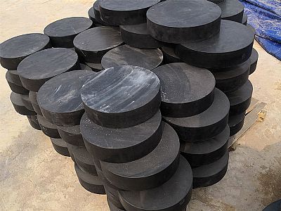 绥化板式橡胶支座由若干层橡胶片与薄钢板经加压硫化